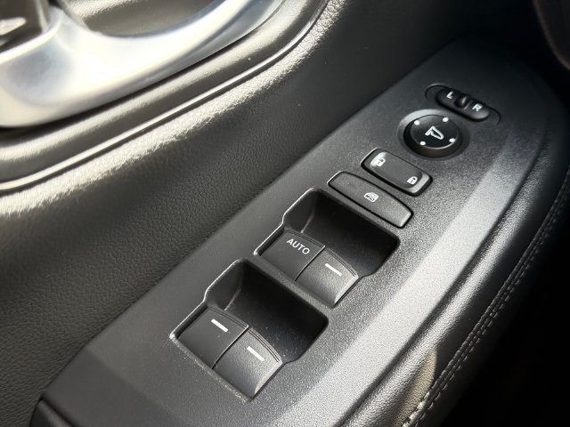 Used 2025 Honda HR-V LX image 27