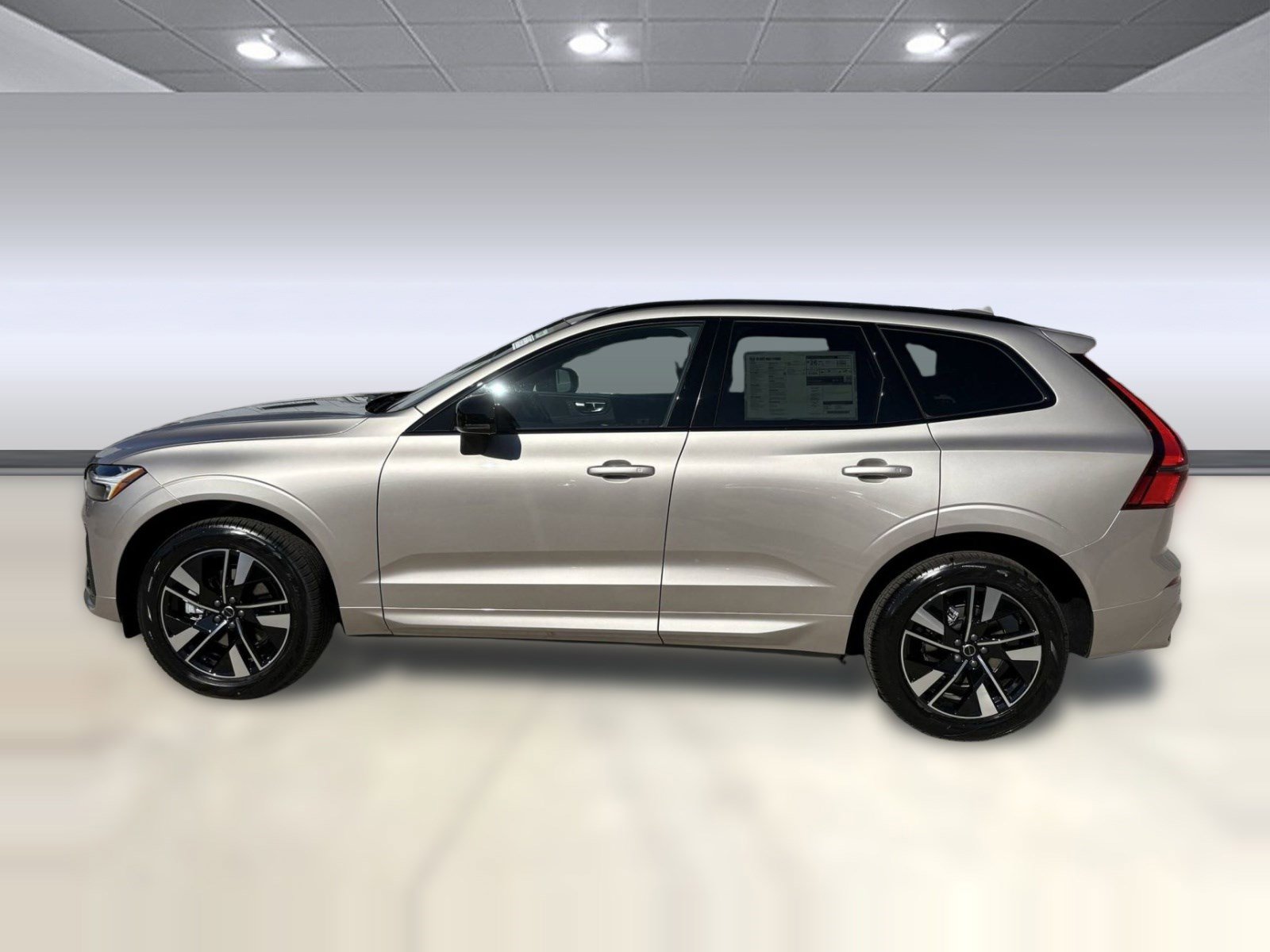 Used 2026 Volvo XC60 B5 Core w/ Climate Package image 2