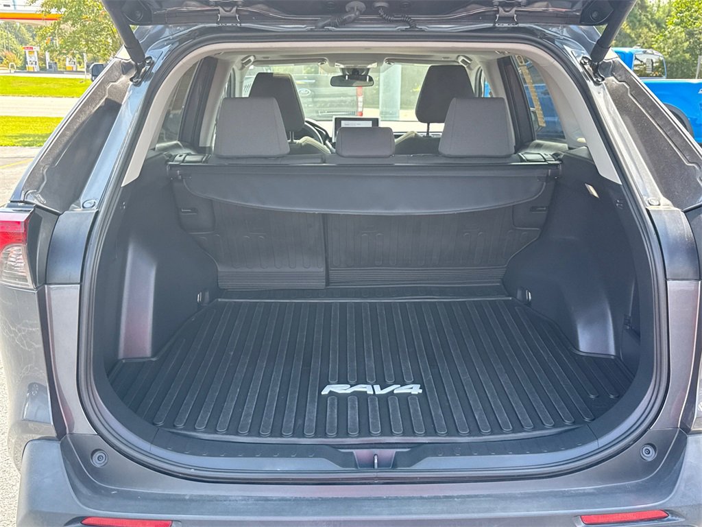 Used 2024 Toyota RAV4 XLE image 18