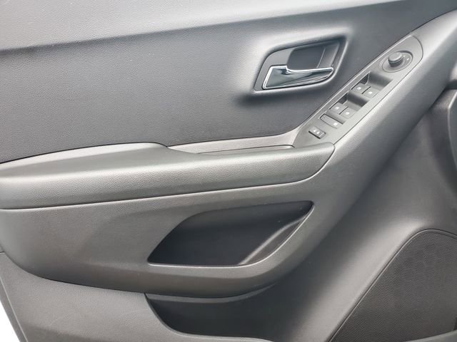 Used 2022 Chevrolet Trax LT w/ LT Convenience Package image 18