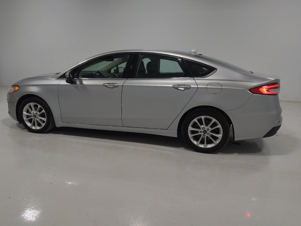 Used 2020 Ford Fusion SE image 3