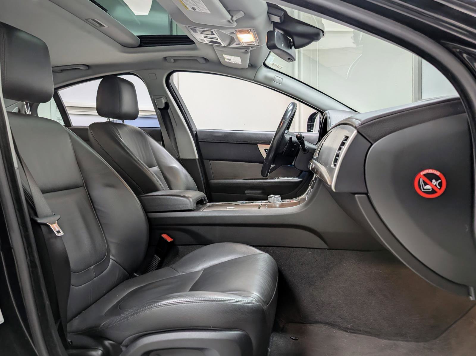 Used 2014 Jaguar XF 3.0 image 21