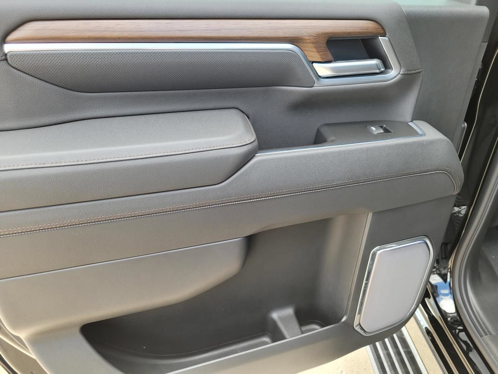 New 2026 Chevrolet Silverado 2500 High Country w/ High Country Premium Package AWD/4WD image 9