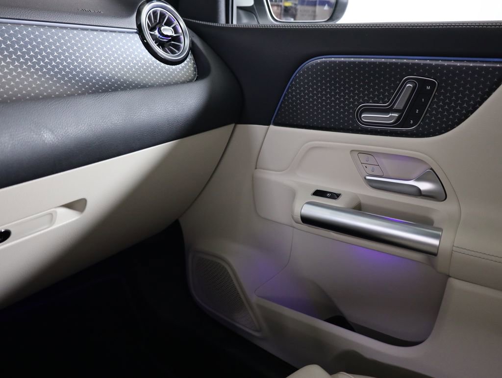 Used 2025 Mercedes-Benz GLA 250 4MATIC image 21