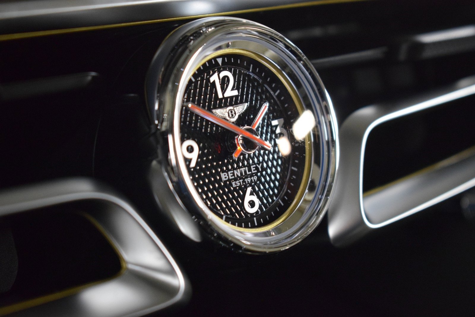 New 2025 Bentley Flying Spur Plug-In Hybrid image 32