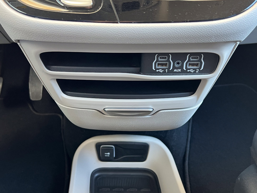 Used 2024 Chrysler Pacifica Touring-L image 29