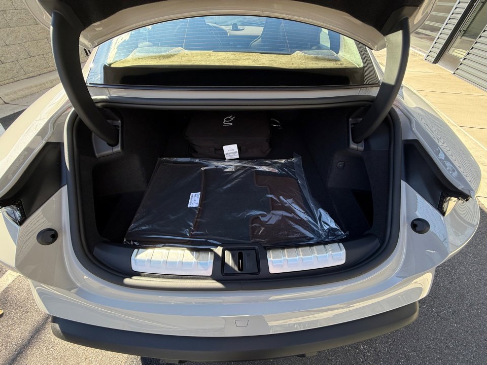 New 2026 Porsche Taycan GTS image 17