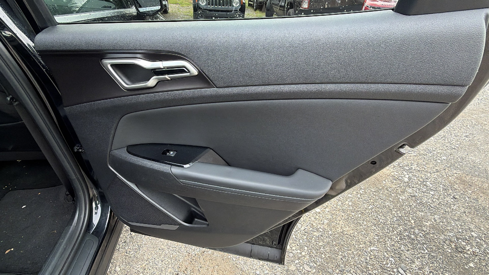 Used 2025 Kia Sportage EX w/ Premium Package FWD image 21