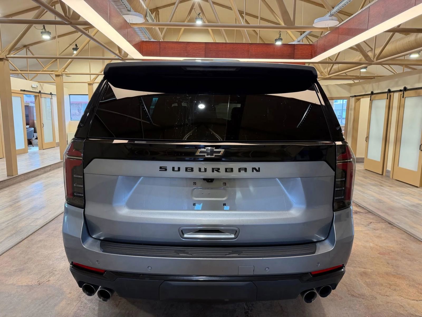 Used 2025 Chevrolet Suburban Z71 image 5