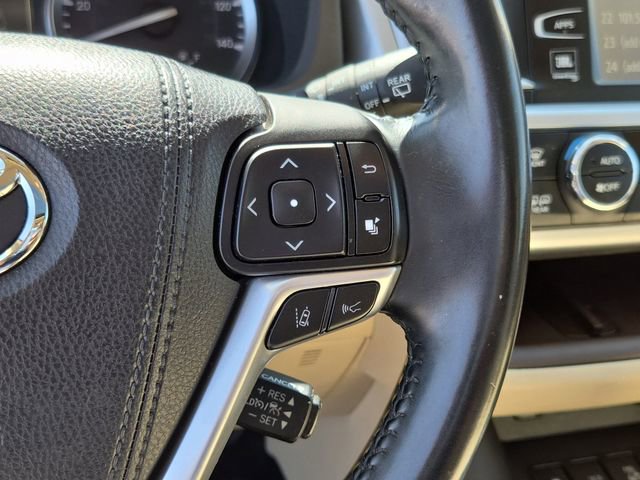 Used 2017 Toyota Highlander Limited image 29