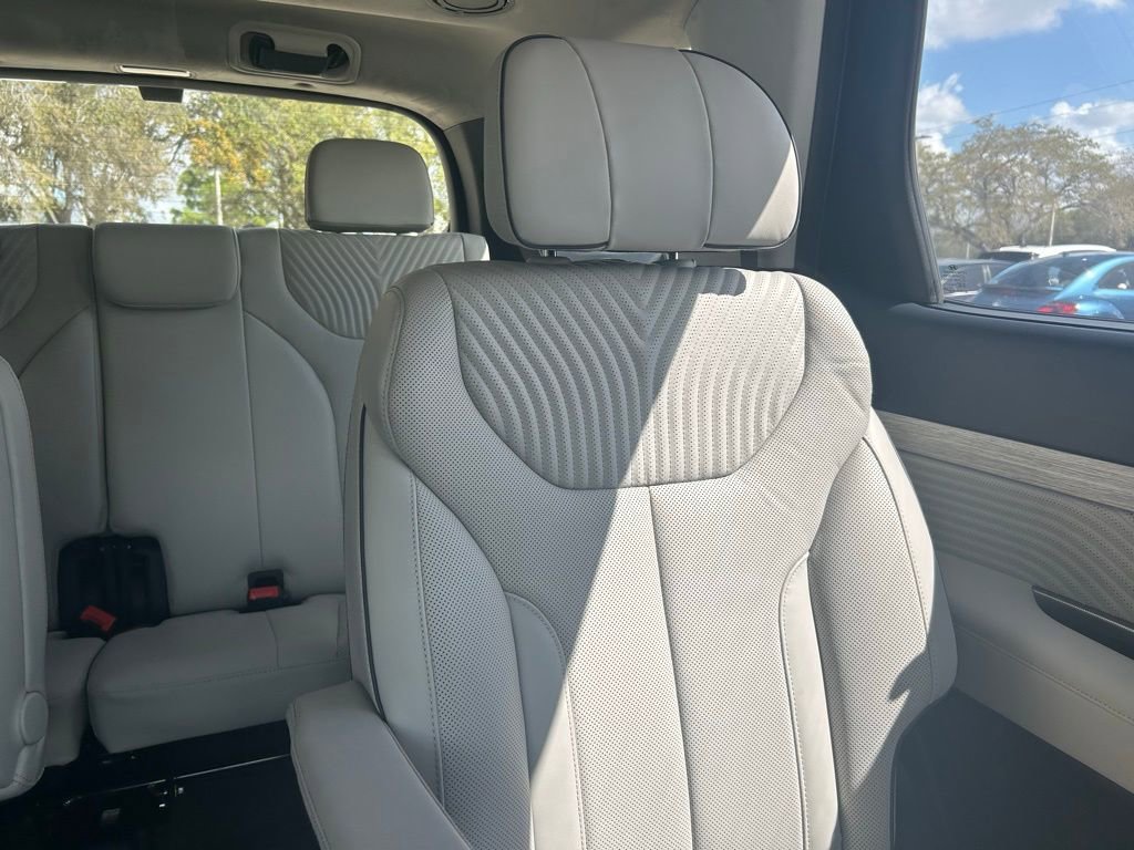 Used 2023 Hyundai Palisade Calligraphy image 14