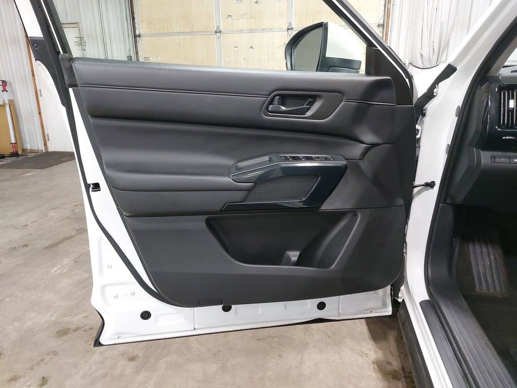 Used 2023 Nissan Pathfinder SV image 28