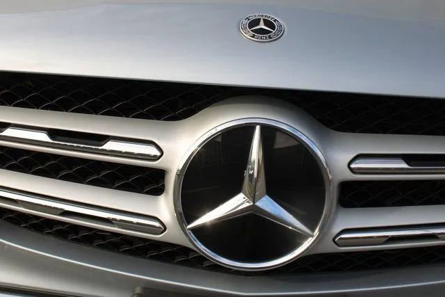 Used 2021 Mercedes-Benz GLC 300 4MATIC image 13
