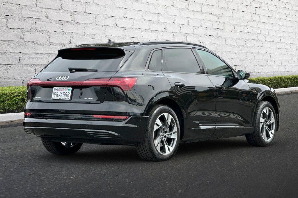 Used 2022 Audi e-tron Premium AWD/4WD image 4