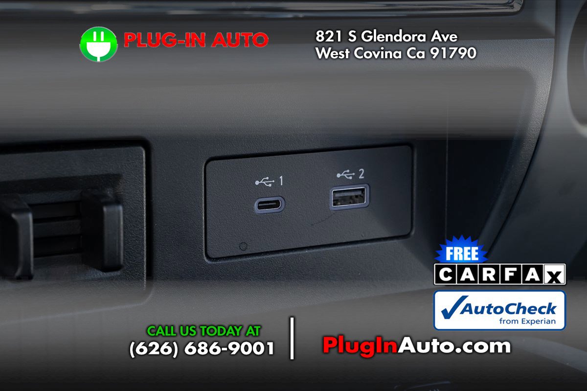 Used 2024 Nissan Titan SV w/ SV Convenience Package image 24
