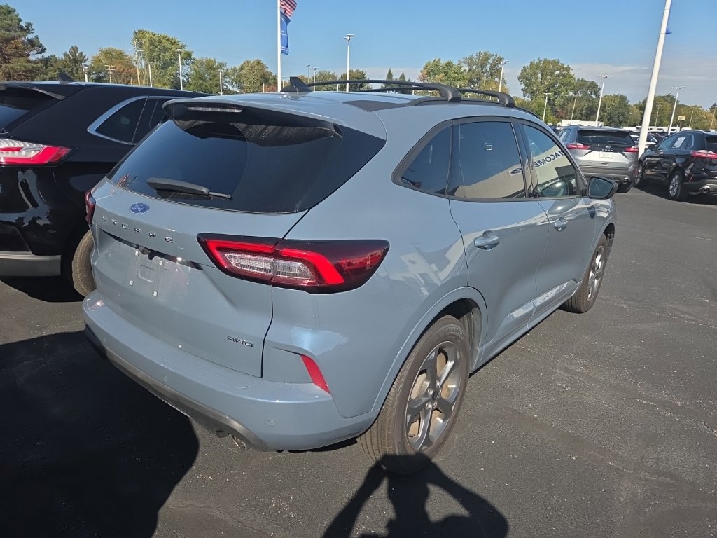 Used 2024 Ford Escape ST-Line w/ Tech Pack #1 AWD/4WD image 7