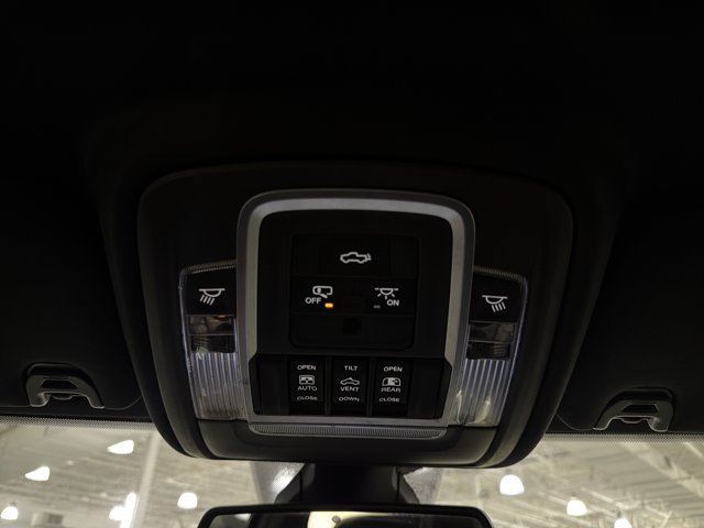 Used 2019 RAM 3500 Laramie w/ Black Appearance Package AWD/4WD image 34