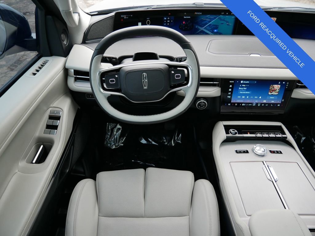 Used 2025 Lincoln Navigator Reserve AWD/4WD image 12