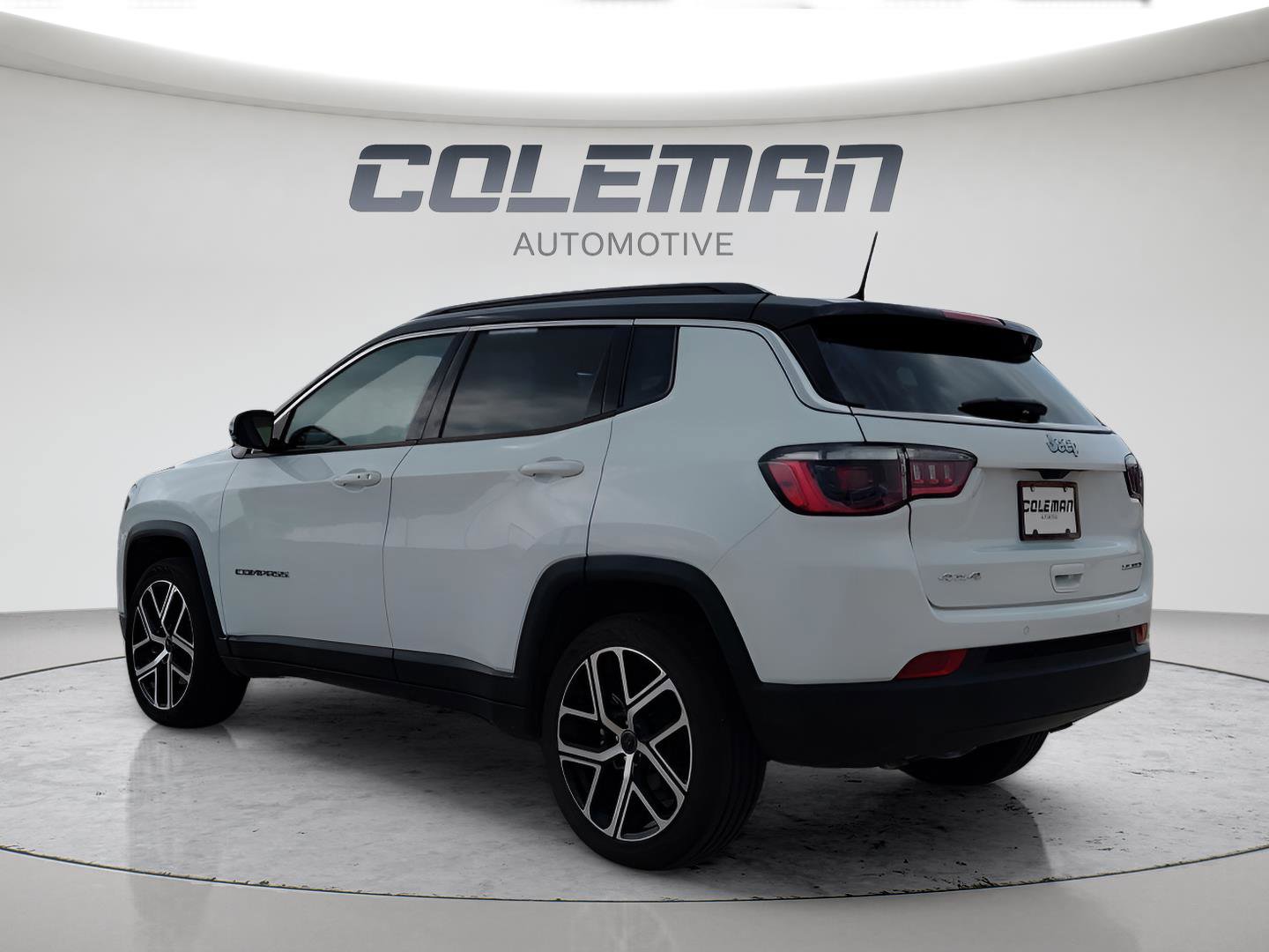 Used 2025 Jeep Compass Limited AWD/4WD image 3