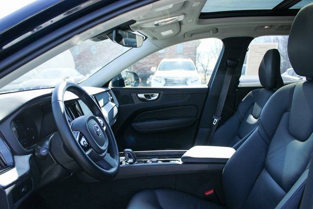 Used 2025 Volvo XC60 B5 Plus image 13