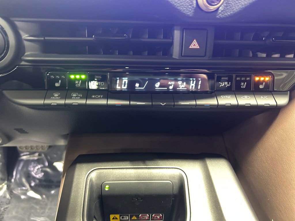 Used 2023 Toyota Crown Limited image 35