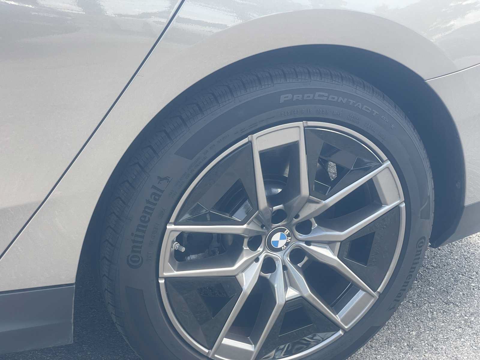 Used 2026 BMW 540i xDrive w/ Premium Package AWD/4WD image 11