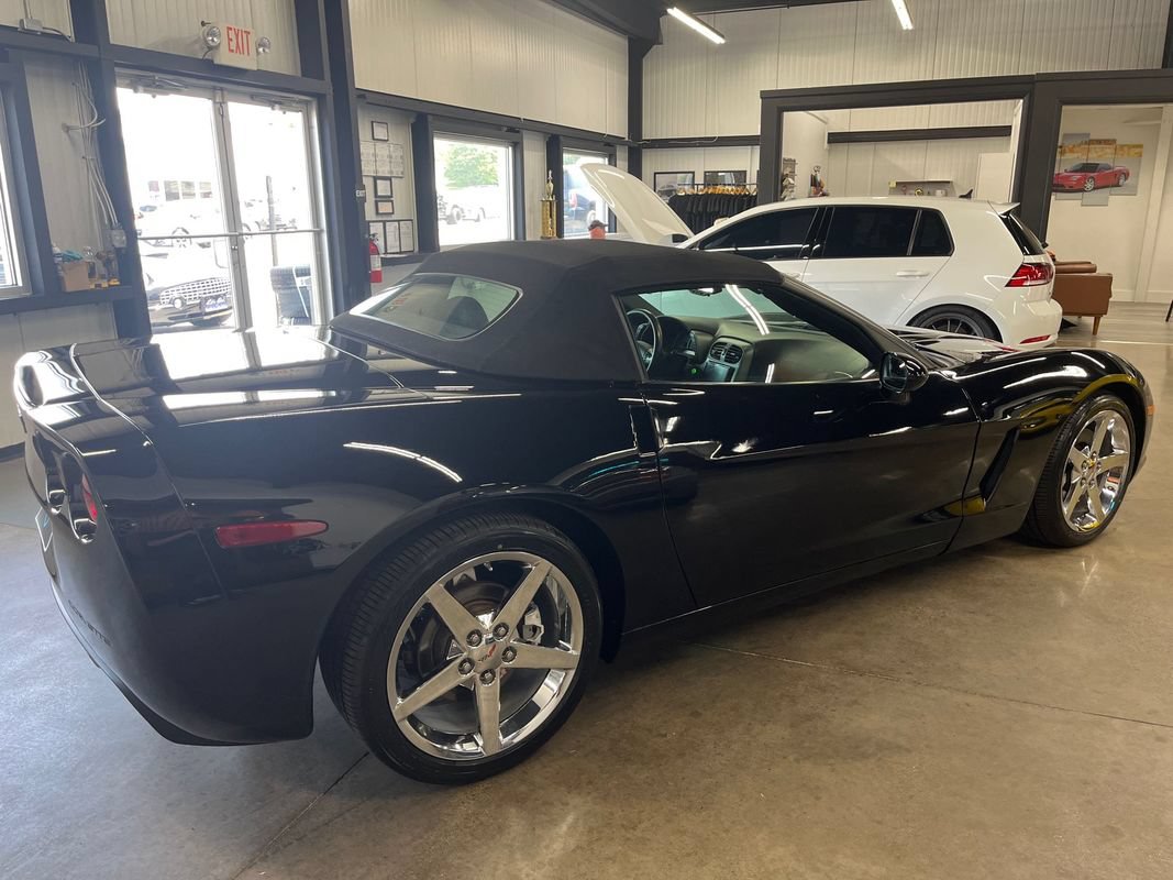 Used 2007 Chevrolet Corvette Coupe w/ Preferred Equipment Group RWD image 17