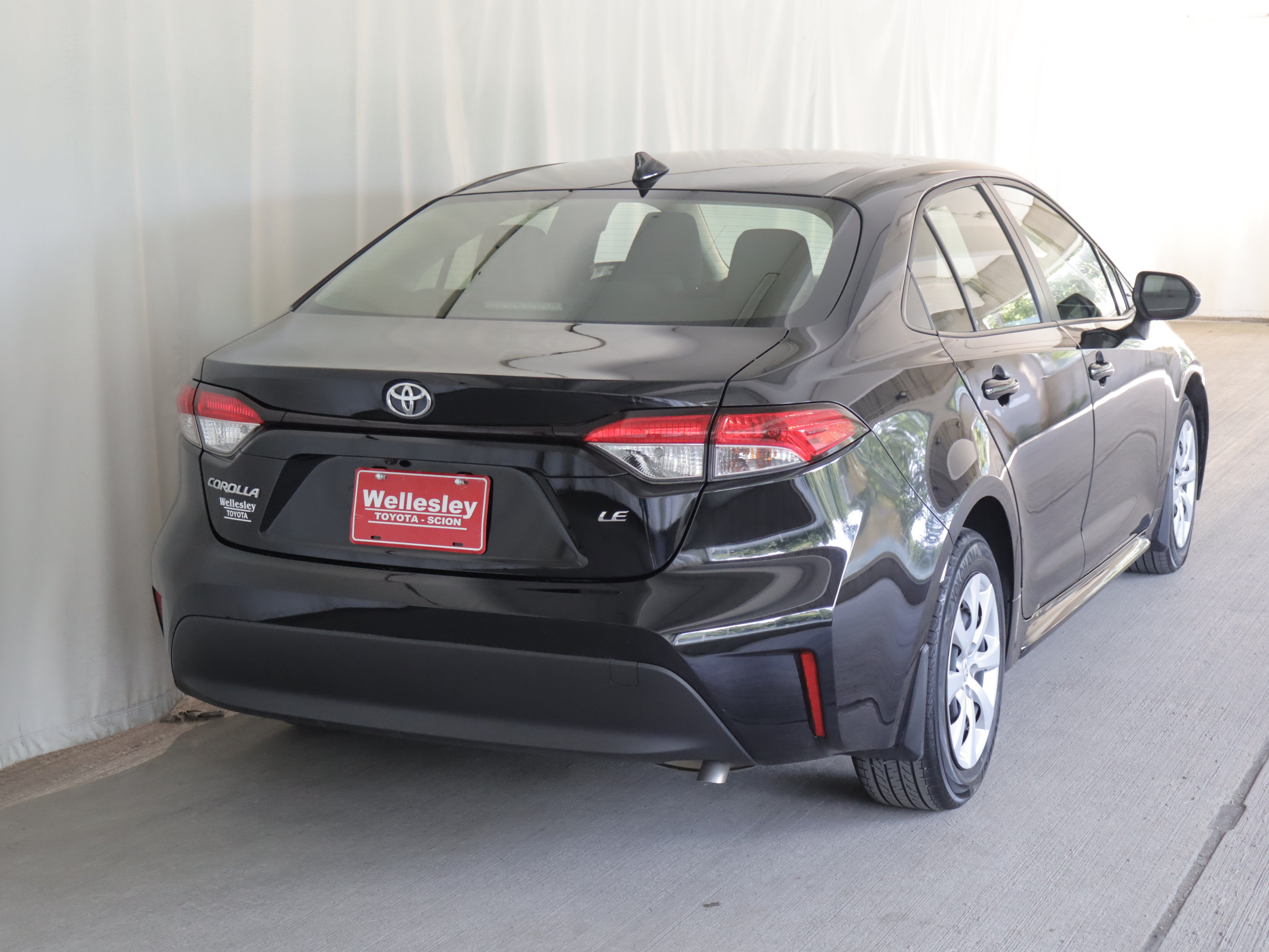 Used 2023 Toyota Corolla LE w/ Carpet Mat Package (TMS) FWD image 6