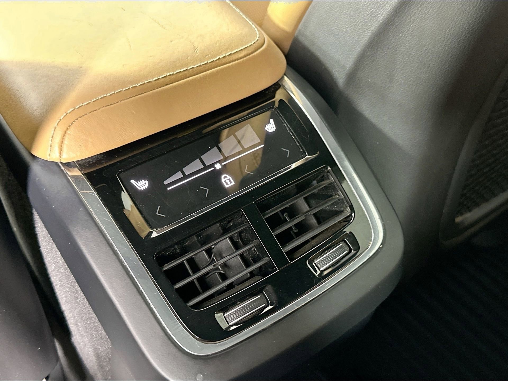 Used 2020 Volvo XC60 T5 Inscription image 27