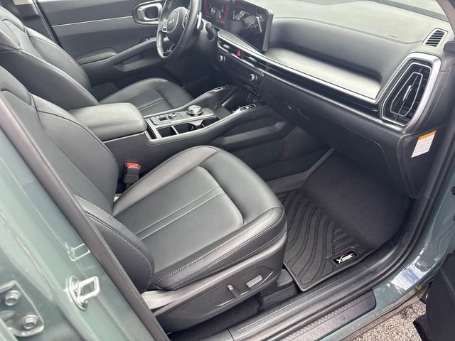 Certified 2025 Kia Sorento EX w/ EX Panoramic Sunroof Package image 16