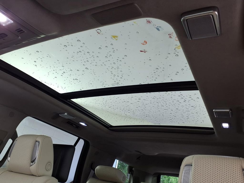 Used 2022 Cadillac Escalade Premium Luxury Platinum RWD image 16