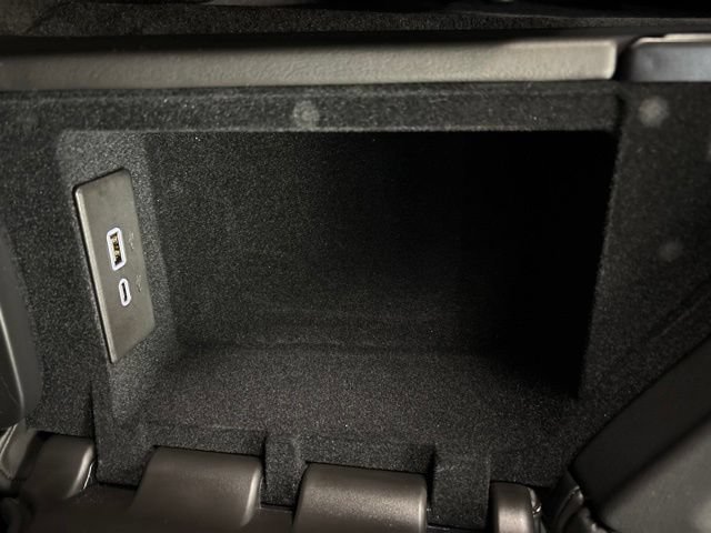 Used 2025 Chevrolet Corvette Stingray Preferred Cpe w/ Battery Protection Package RWD image 32