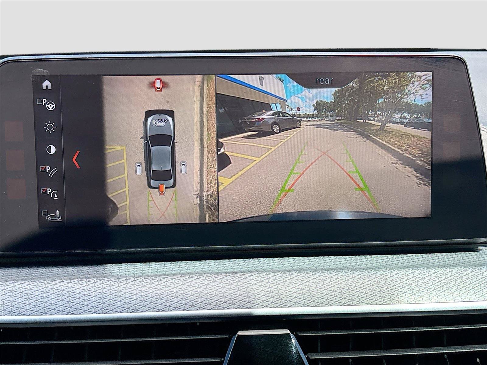 Used 2018 BMW 540i w/ M Sport Package RWD image 14