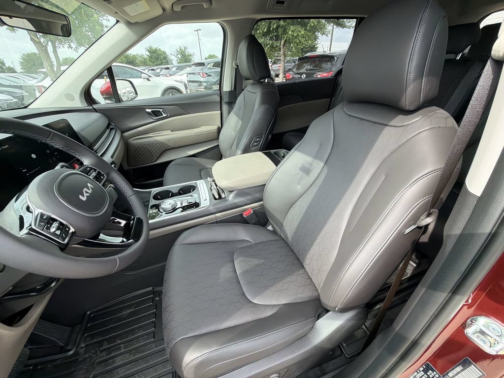 New 2026 Kia Carnival EX FWD image 13