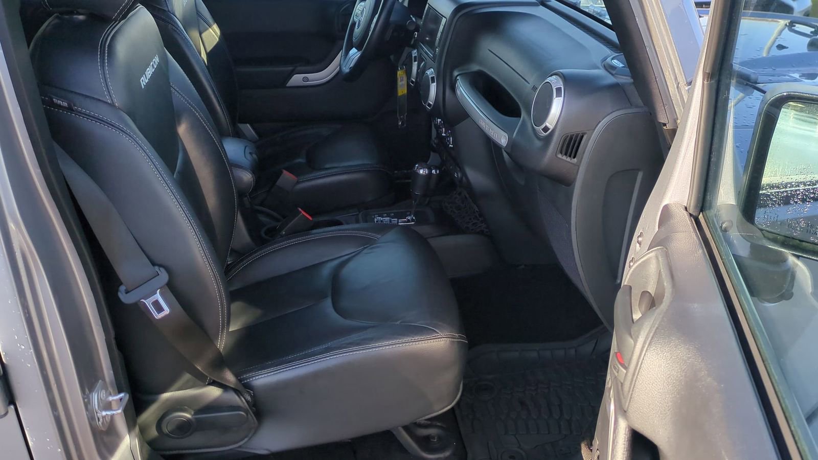 Used 2016 Jeep Wrangler Unlimited Rubicon image 25