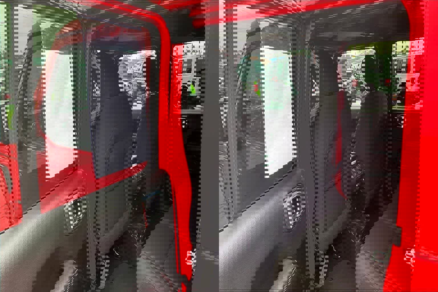 Used 2023 Jeep Wrangler Sahara image 12