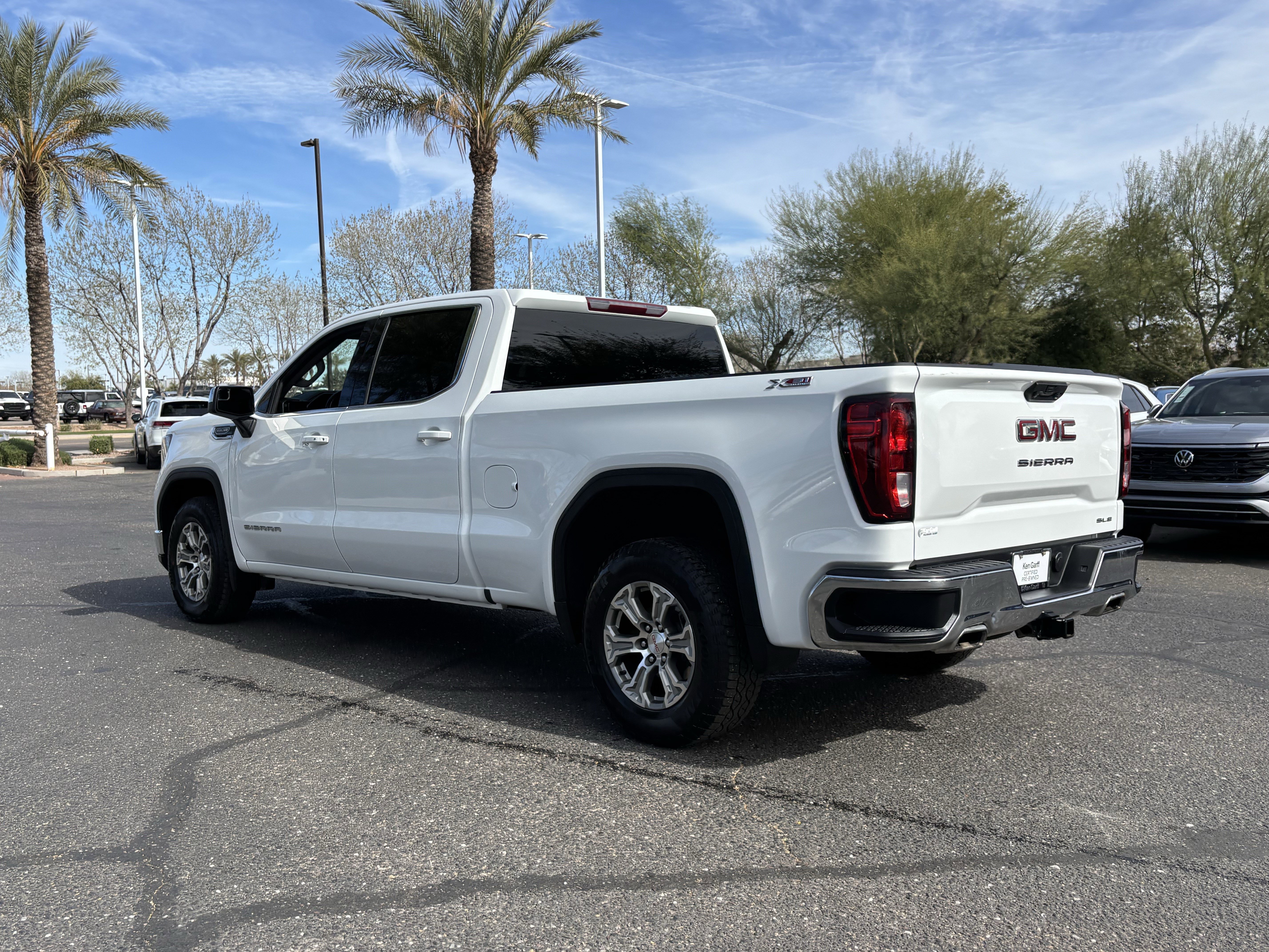 Used 2023 GMC Sierra 1500 SLE image 3