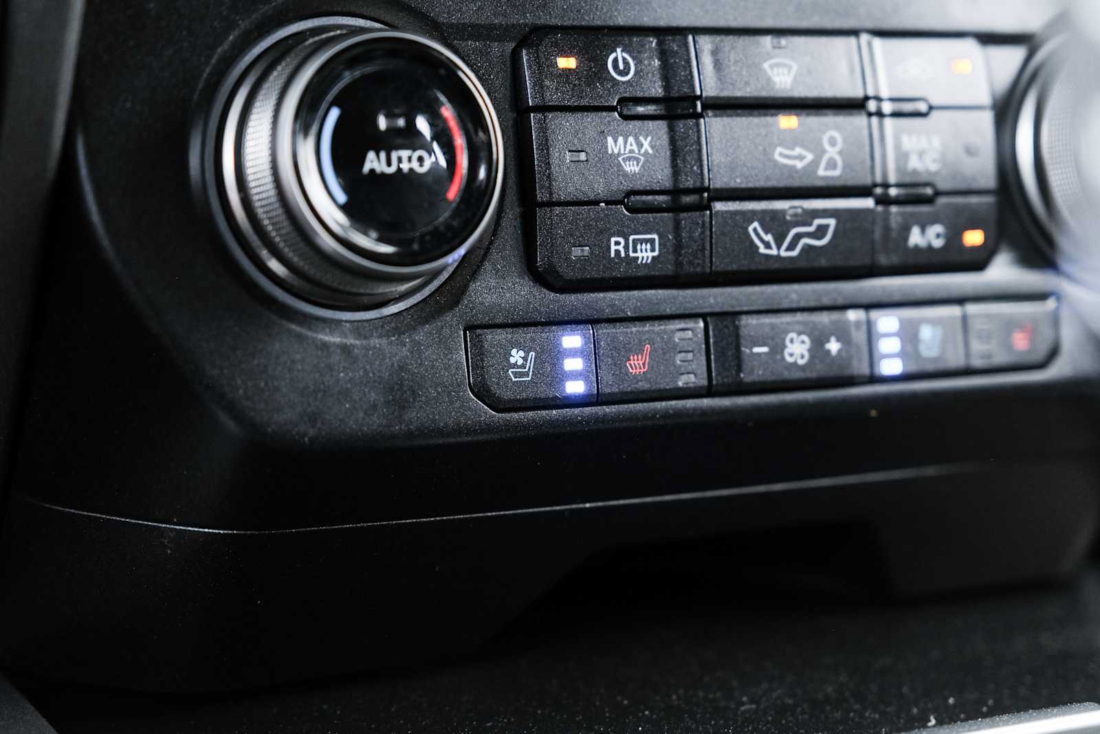 Used 2019 Ford F150 Raptor w/ Equipment Group 802A Luxury AWD/4WD image 46