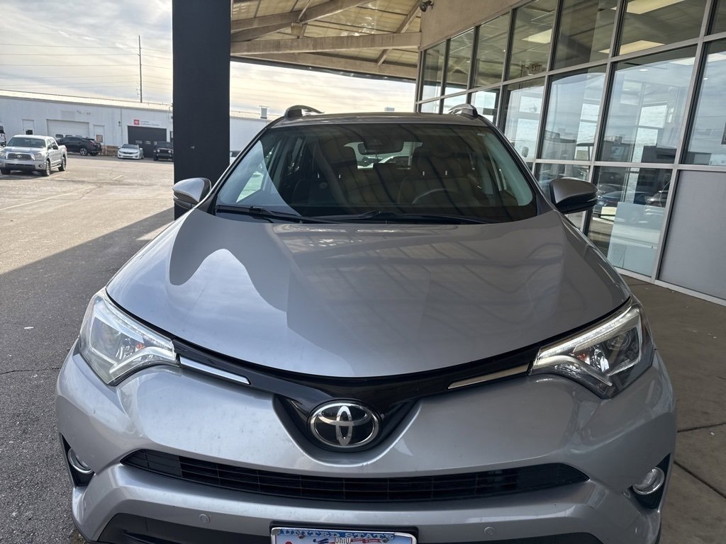 Used 2016 Toyota RAV4 Limited image 2