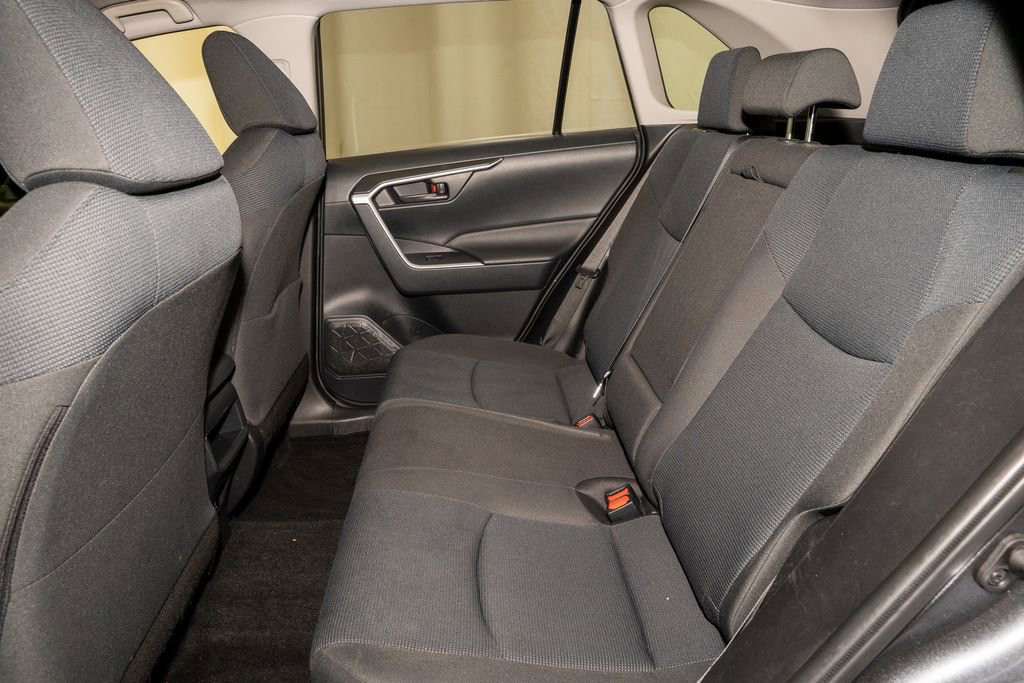 Used 2019 Toyota RAV4 LE image 7