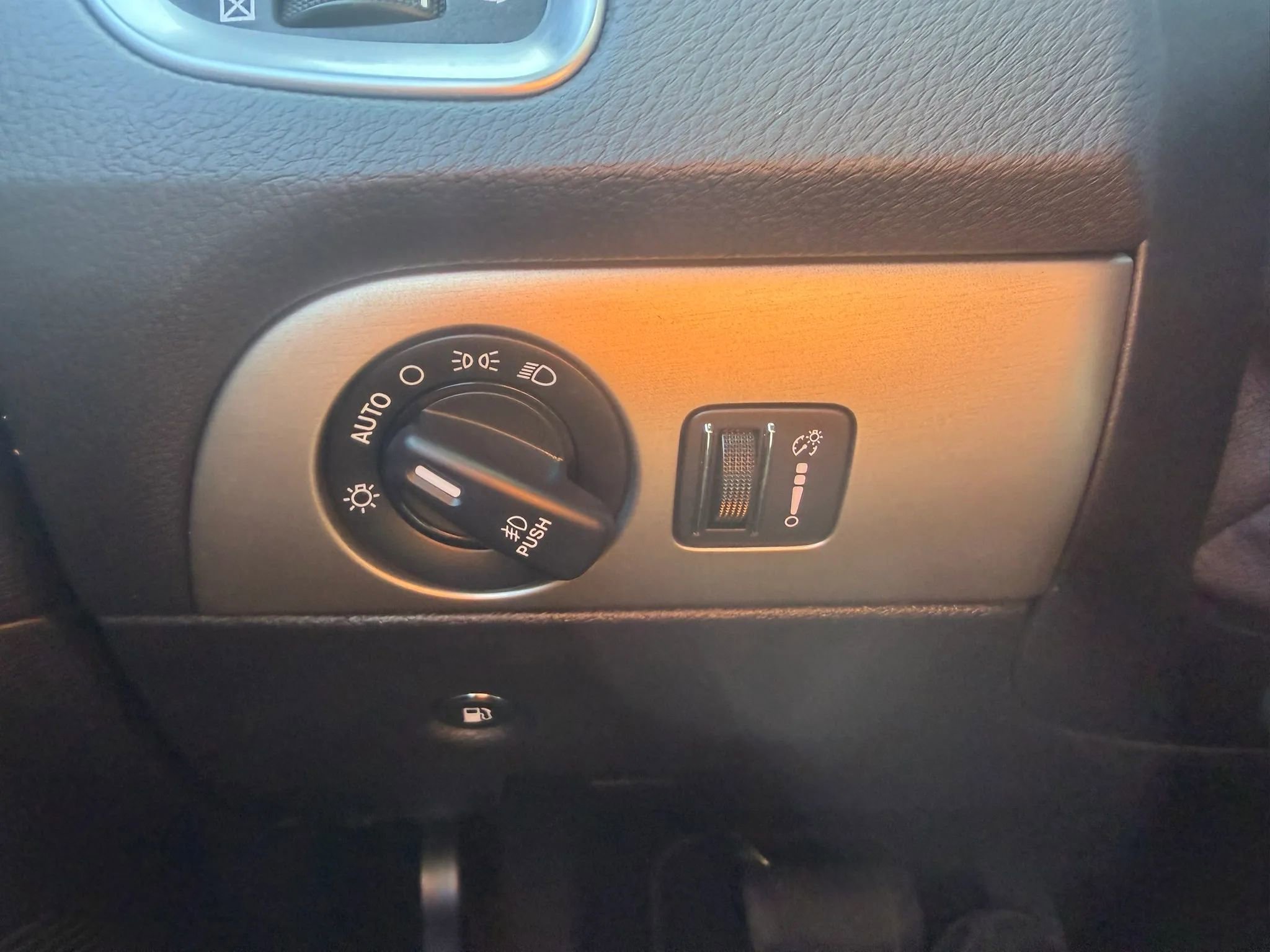Used 2019 Dodge Durango SXT RWD image 16