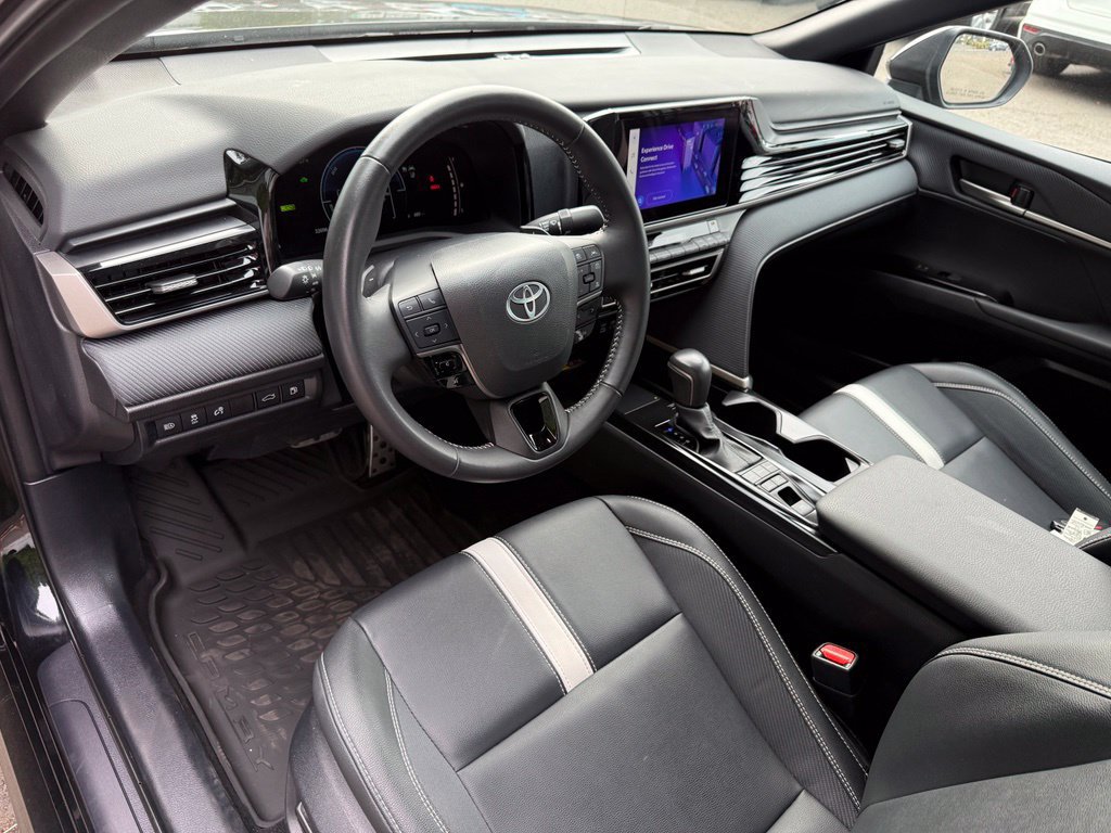 Used 2025 Toyota Camry SE FWD image 12