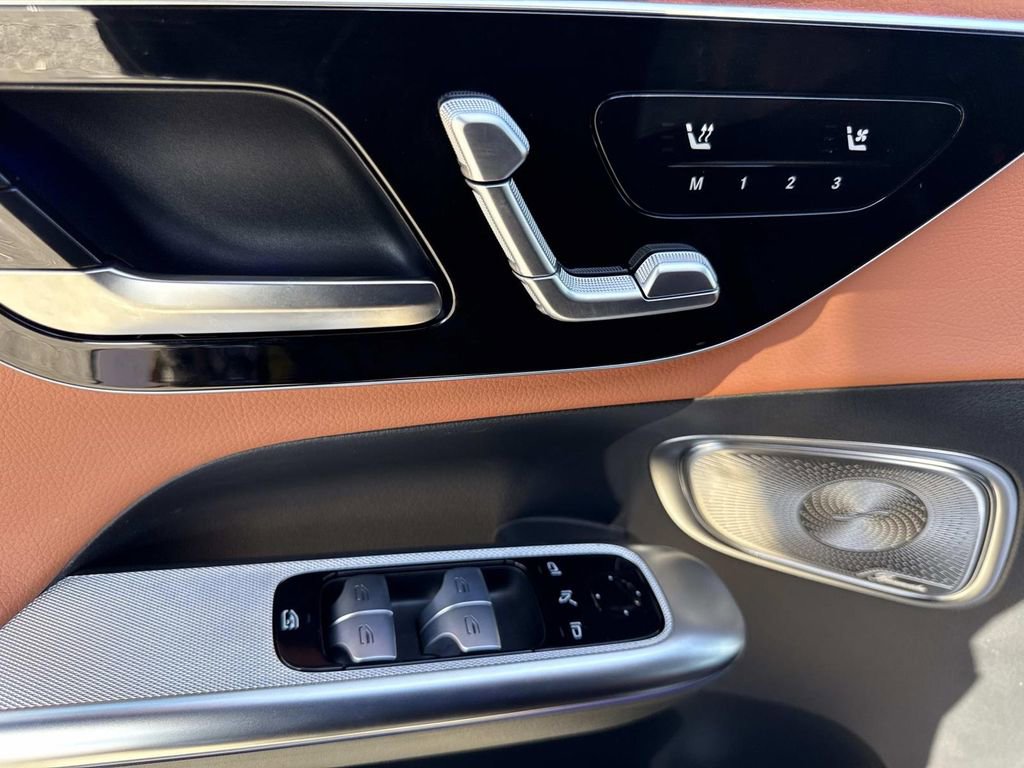 Used 2025 Mercedes-Benz GLC 300 4MATIC image 19