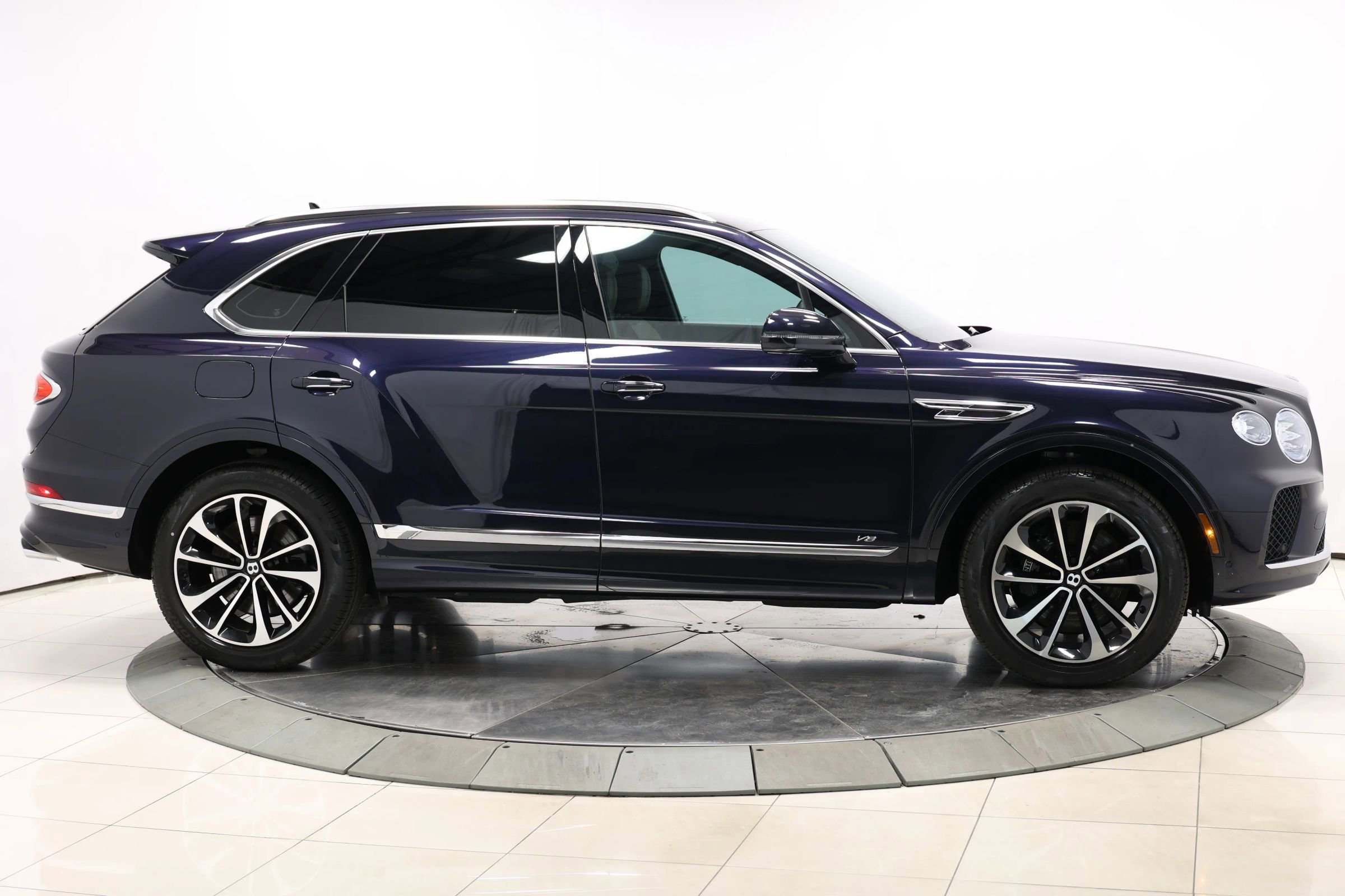 Used 2021 Bentley Bentayga AWD/4WD image 71