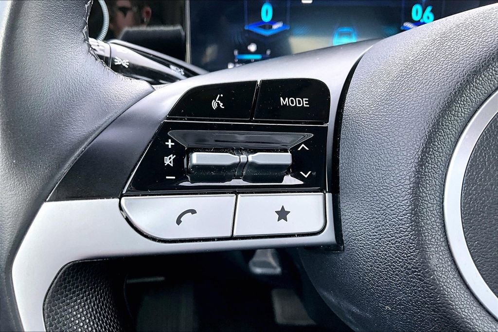 Used 2025 Hyundai Elantra SEL image 16