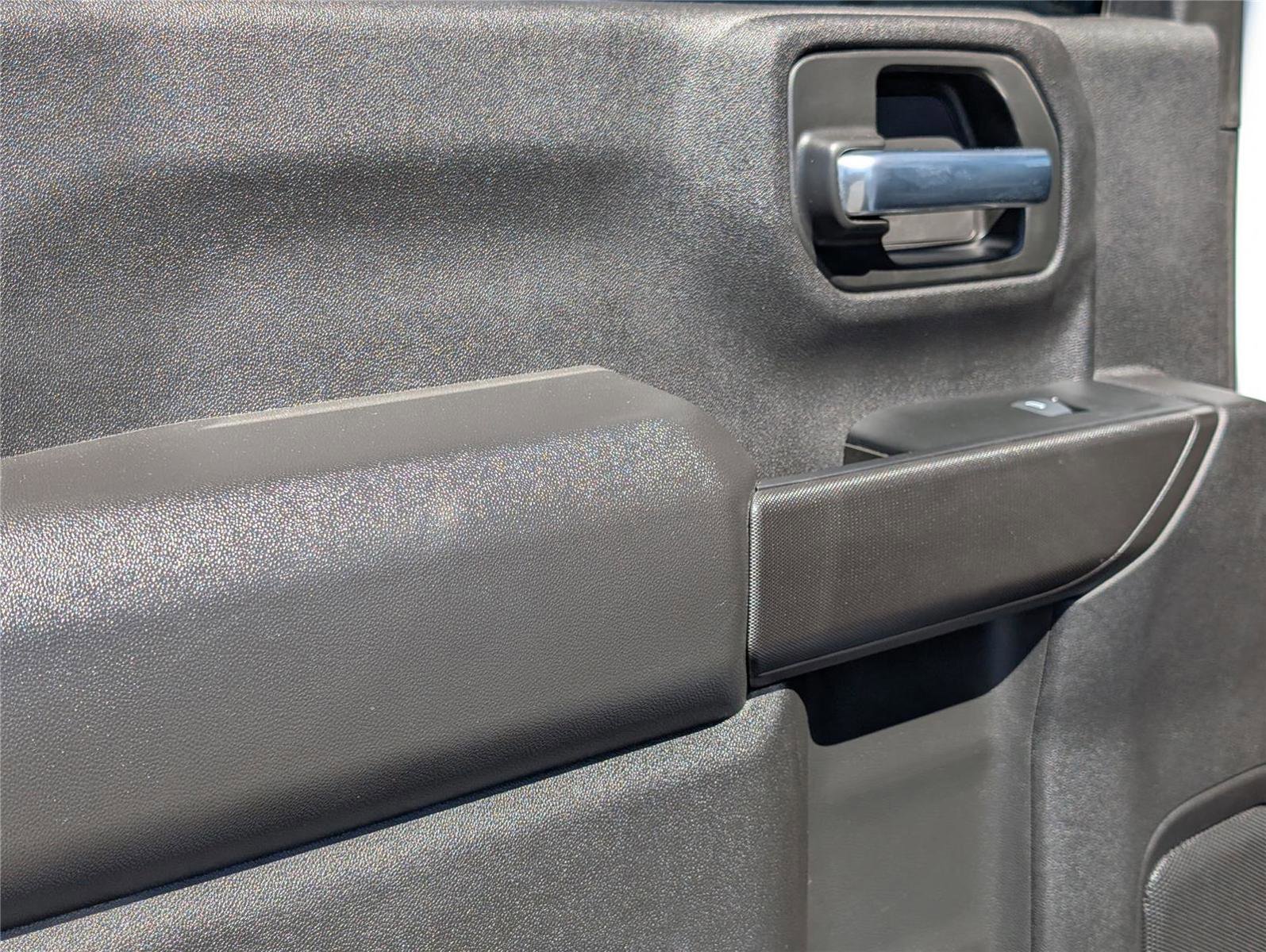 Used 2025 Chevrolet Silverado 2500 Custom w/ Custom Value Package image 33