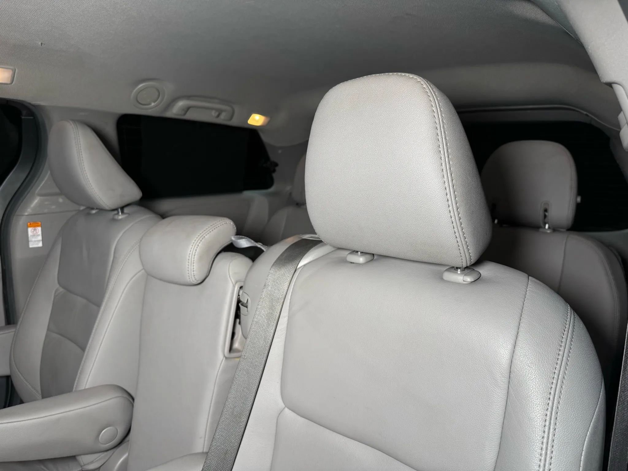 Used 2019 Toyota Sienna XLE FWD image 19