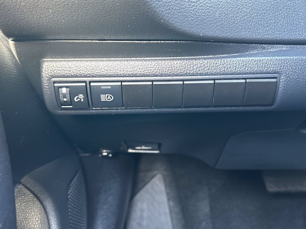 Used 2025 Toyota Corolla LE w/ Convenience Package FWD image 18