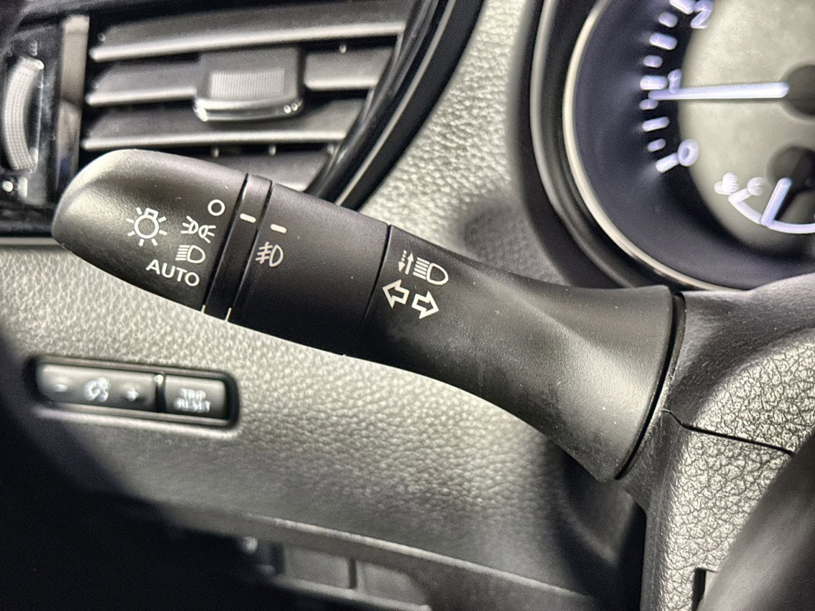 Used 2022 Nissan Rogue Sport SV image 23