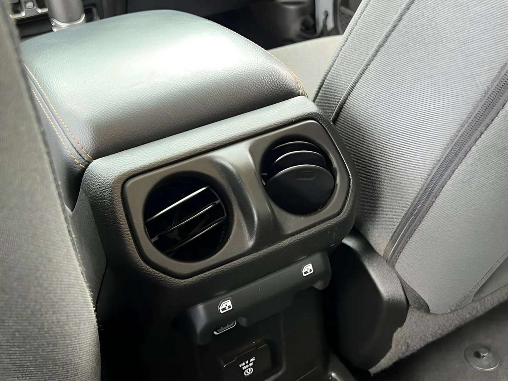 Used 2024 Jeep Wrangler Unlimited Sahara AWD/4WD image 22